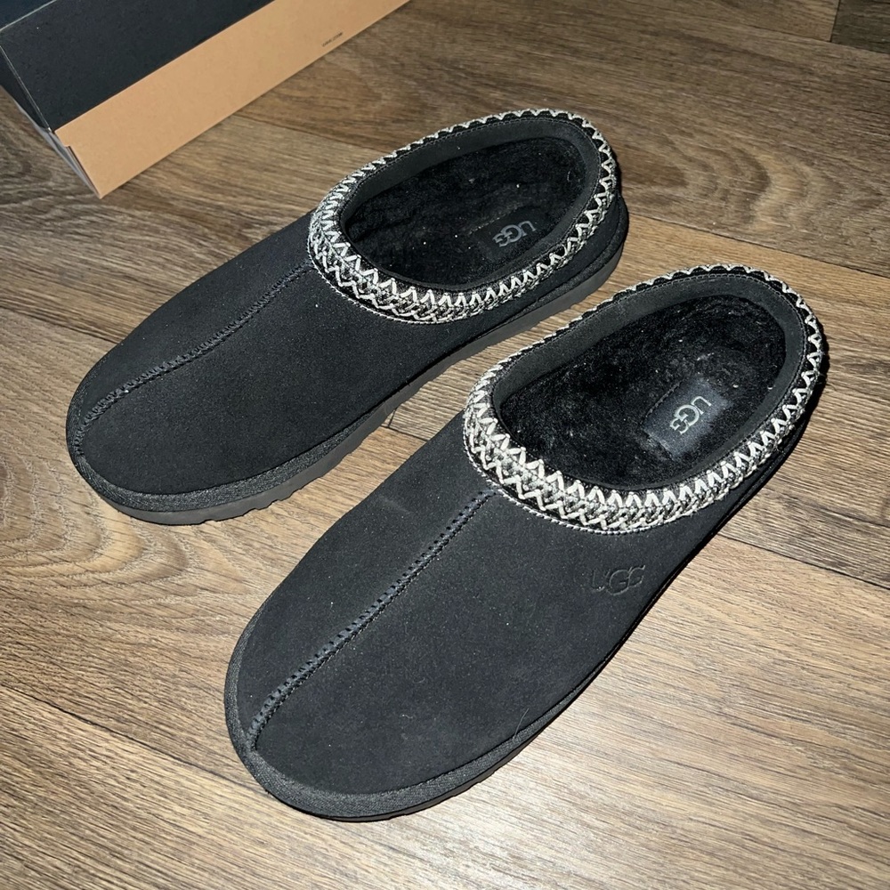 Men’s black tasman slippers